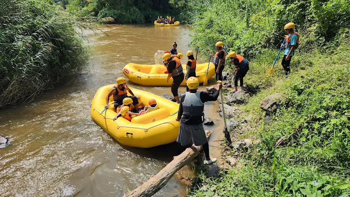 Whitewater Rafting Jeram besu Picture 3