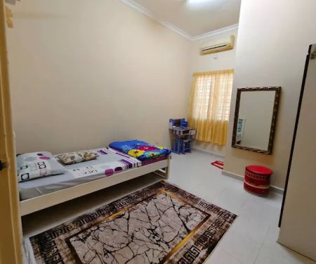 QAIREENA HOMESTAY SEREMBAN