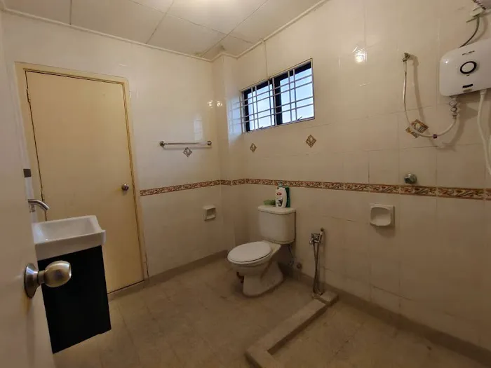 QAIREENA HOMESTAY SEREMBAN Picture 9