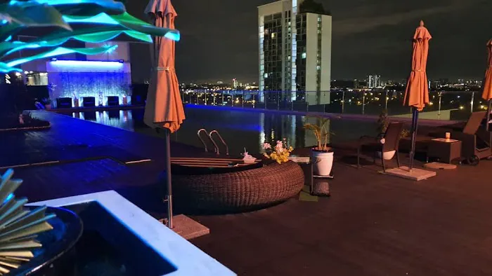 Luxe City Co-Living Hotel Picture 1