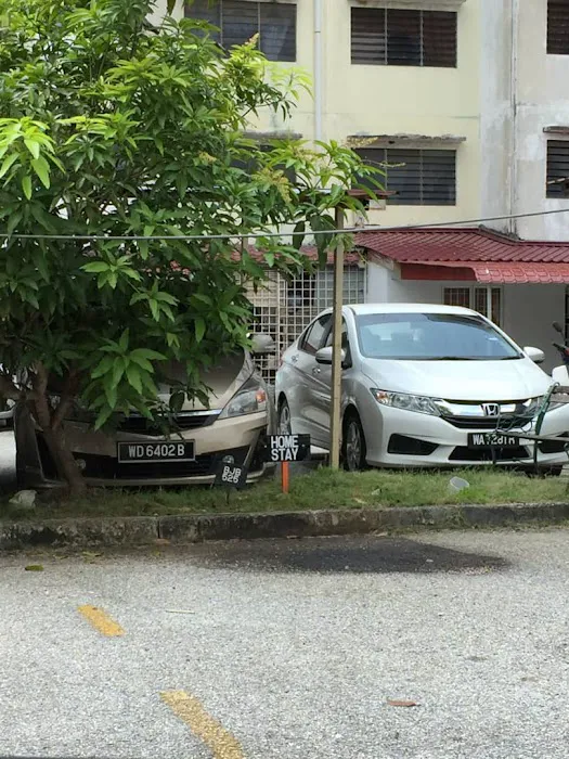 Homestay Mawar Putih Parking Lot Picture 1