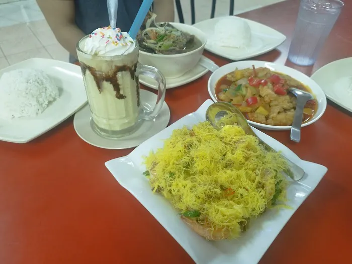 Halal Chinese & local Food Emery's Picture 5