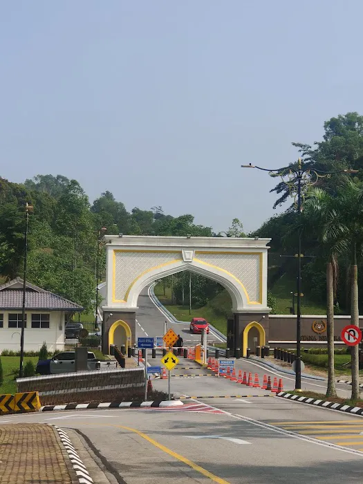 Gate 2 of National Palace Picture 6