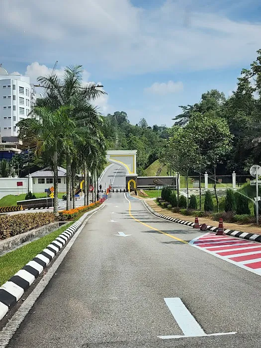 Gate 2 of National Palace Picture 10