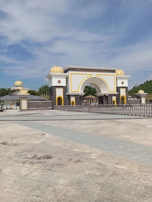 Gate 2 of National Palace Picture 7
