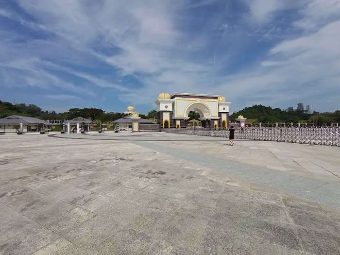 Gate 2 of National Palace Picture 8