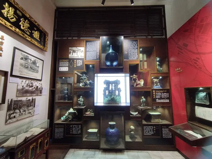 Chan She Shu Yuen Clan Ancestral Hall Picture 9