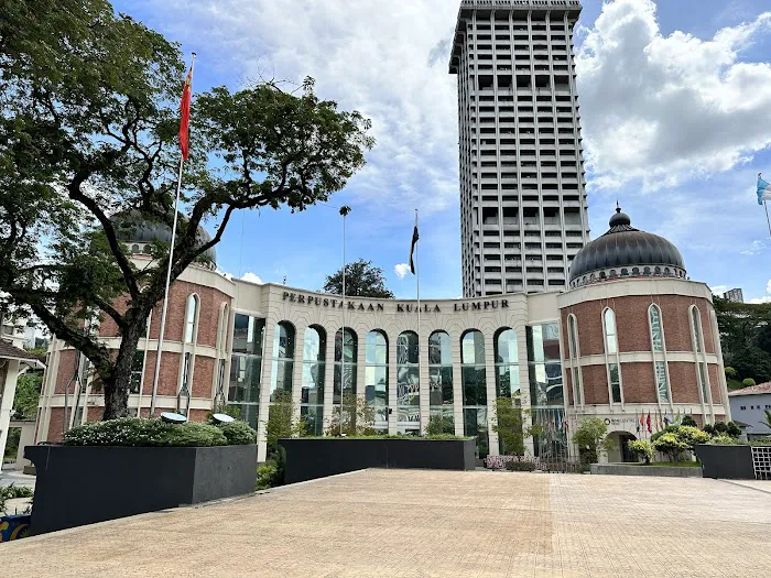 I Love KL Statue Picture 2