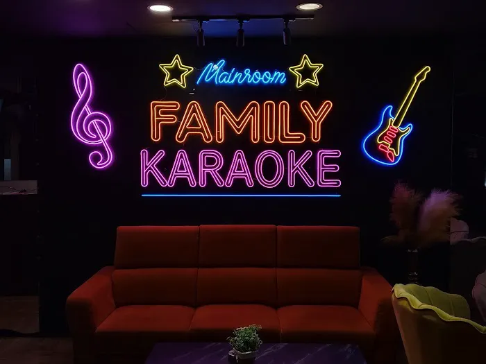 Mainroom Family Karaoke Picture 7
