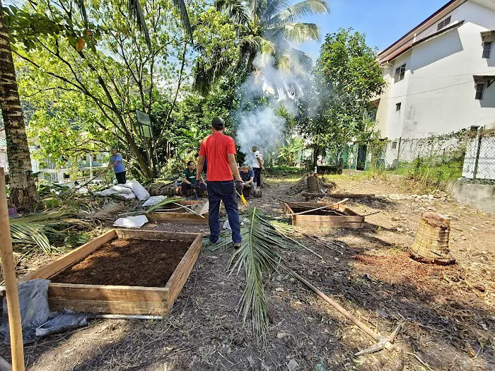 Kebun komuniti Taman Industri Bolton Picture 3