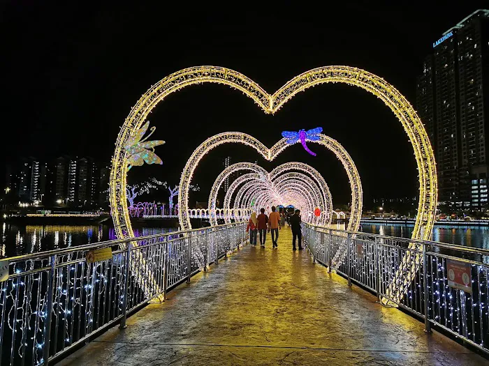 99 Wonderland Park Picture 1