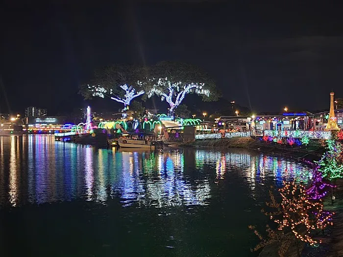 99 Wonderland Park Picture 5