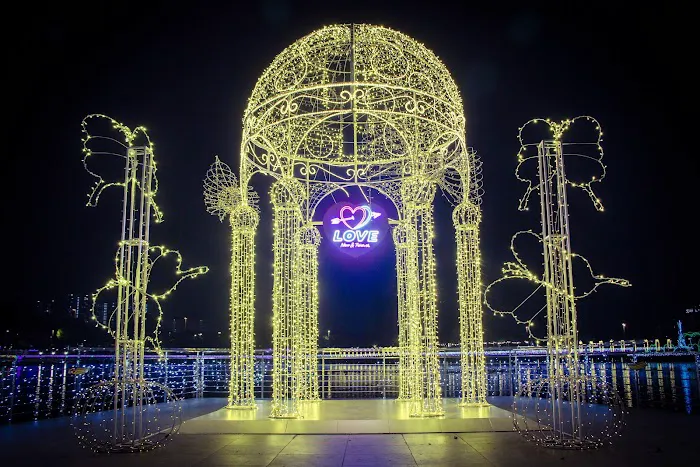 99 Wonderland Park Picture 9