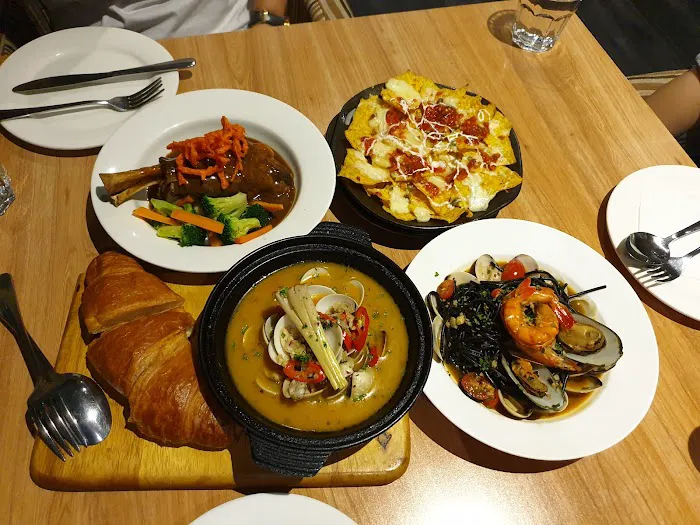 Elephant Rock Restaurant & Bar Picture 2