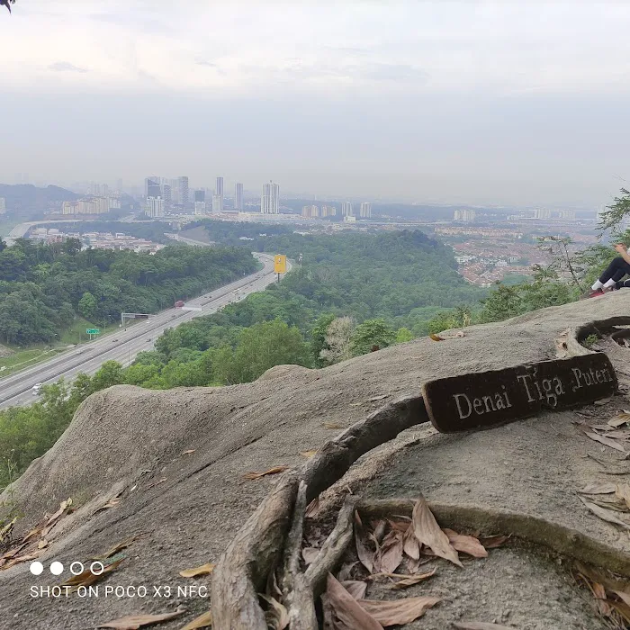 Denai Tiga Puteri Peak (Bukit Permatang Resam) Picture 2