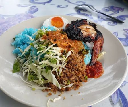 Kedai makan nasi kerabu batu 5 penjom