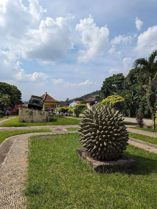 Durian Statue Picture 2