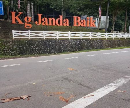 PINTU GERBANG JANDA BAIK