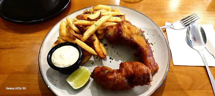 Reuben's Restaurant & Bar • Ativo Plaza Picture 2
