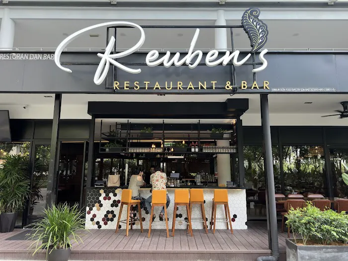 Reuben's Restaurant & Bar • Ativo Plaza Picture 1