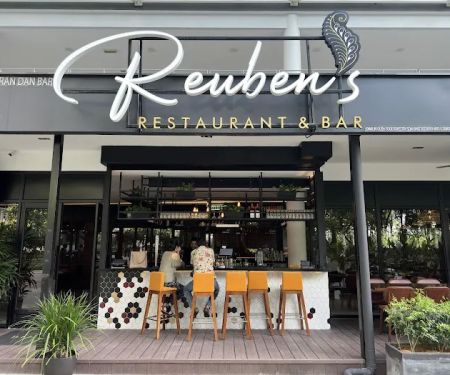 Reuben's Restaurant & Bar • Ativo Plaza
