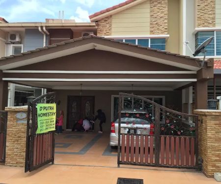 D’Putra Homestay