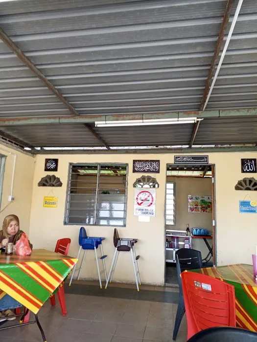 Kedai Makan Shahran Depan Padang Picture 4
