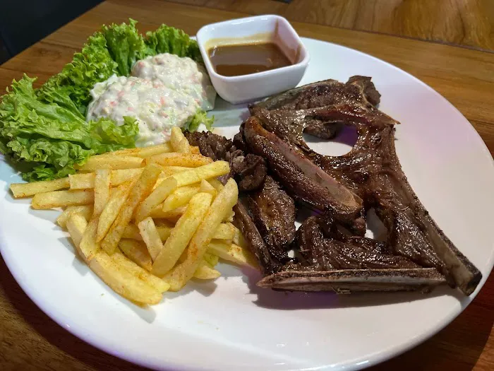 V GOLDEN CAFE 金三角 Picture 8