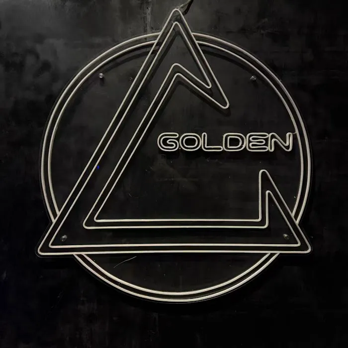 V GOLDEN CAFE 金三角 Picture 1