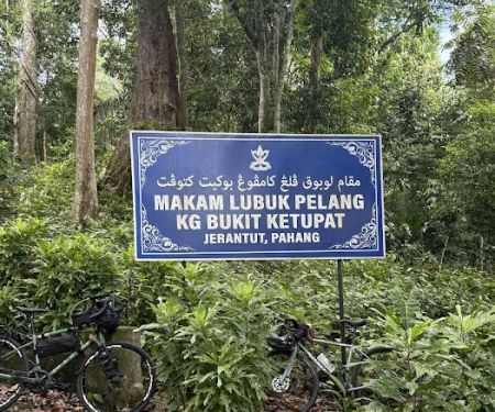 Makam Bersejarah Lubuk Pelang