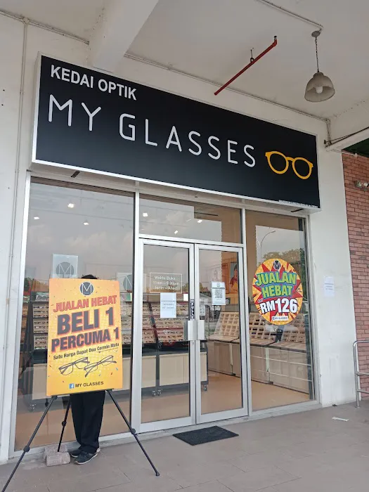 My Glasses Villa Putra Picture 1