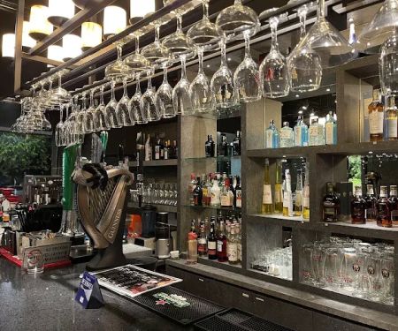 Pit Stop Restaurant & Bar Jalan Kuching