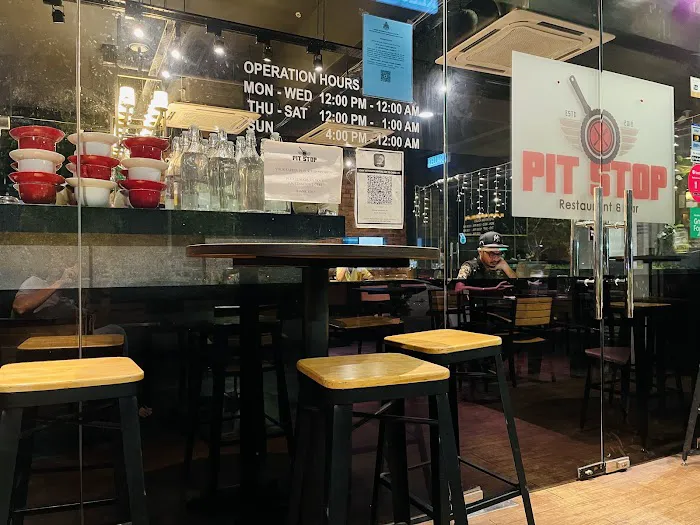 Pit Stop Restaurant & Bar Jalan Kuching Picture 2