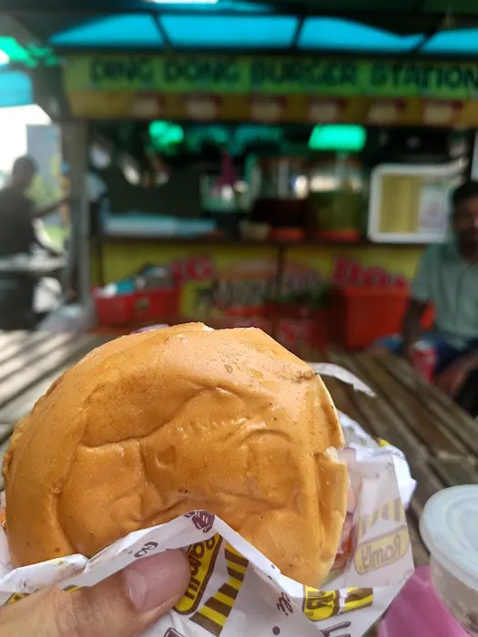 Ding Dong Burger Station Picture 3