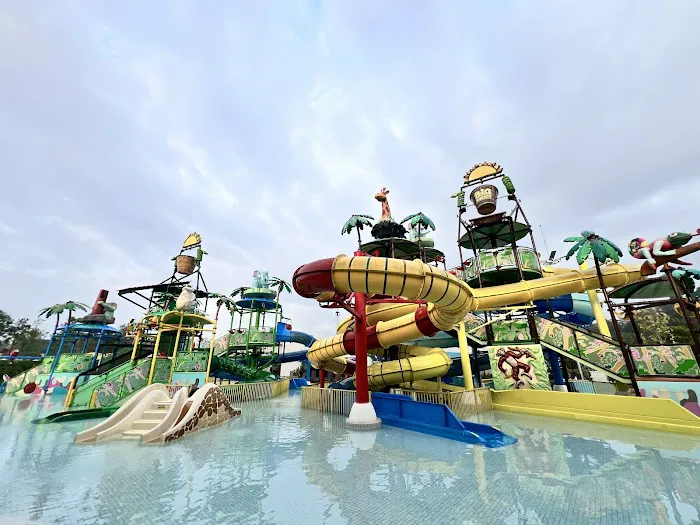 Big Bucket Splash, FunPark Picture 2