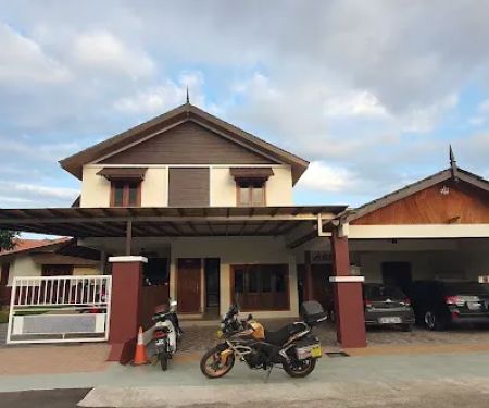 Adikakak Homestay