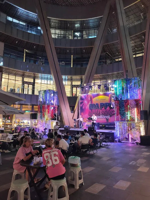 WOW Plaza (South entrance) Picture 4