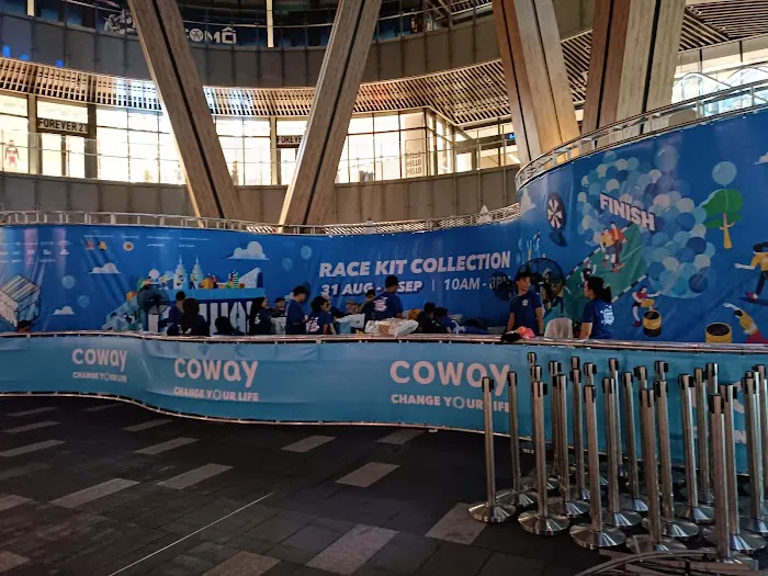WOW Plaza (South entrance) Picture 8