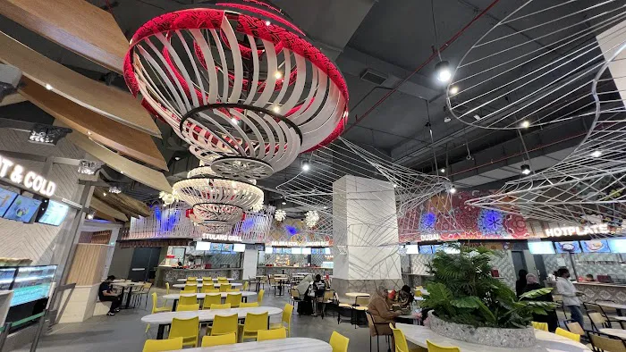 WOW Plaza (South entrance) Picture 9