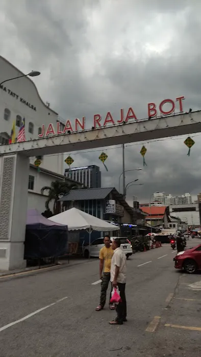 Gerbang Jalan Raja Bot