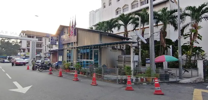 Gerbang Jalan Raja Bot