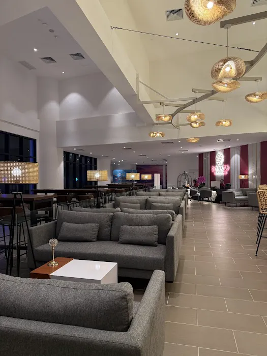 Cloof Premium Lounge Picture 1