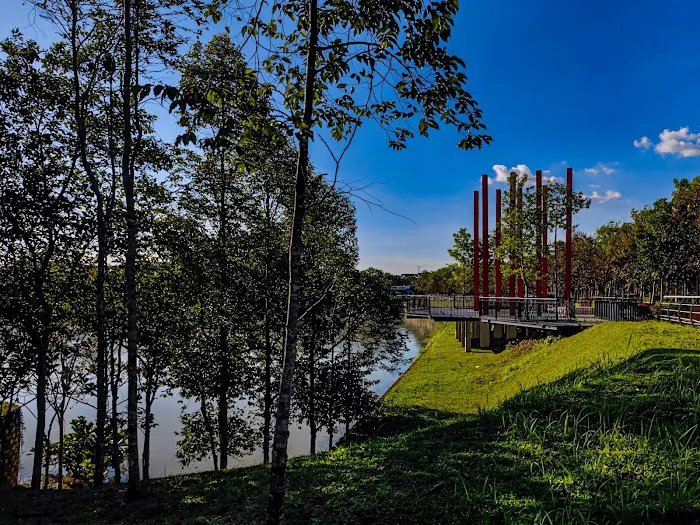 Elmina East Lake Park Picture 1