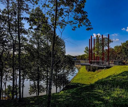 Elmina East Lake Park