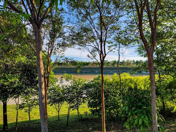 Elmina East Lake Park Picture 6
