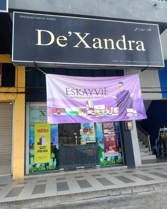 De'Xandra / Eskayvie Temerloh Picture 4