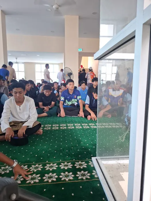Surau al-Muqarrabin (Surau Solat Jumaat SMK Segambut Jaya) Picture 1