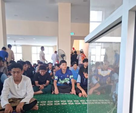 Surau al-Muqarrabin (Surau Solat Jumaat SMK Segambut Jaya)