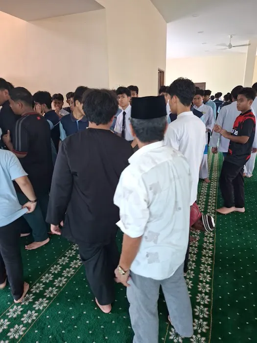 Surau al-Muqarrabin (Surau Solat Jumaat SMK Segambut Jaya) Picture 4
