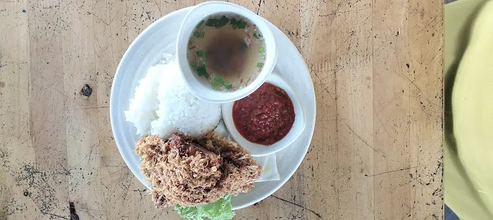 YUNIC CHICKEN RICE Picture 3